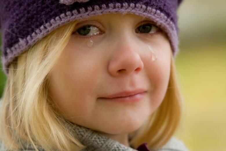 Warto porozmawiać z dzieckiem, które reaguje na różne sytuacje płaczem. Żaden rodzic nie powinien tego lekceważyć.