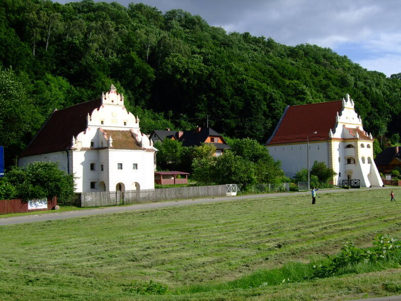 Zboże, na którym bogacił się niegdyś Kazimierz Dolny, musiało być gdzieś przechowywane. Dlatego wzniesiono wspaniałe spichlerze, dziś zabytki architektury,