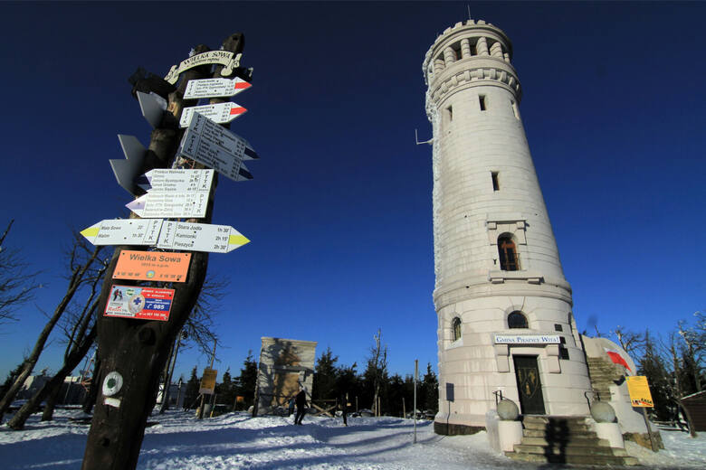 Wieża na Wielkiej Sowie obecnie jest remontowana, ale ma zostać udostępniona turystom w 2023 r.