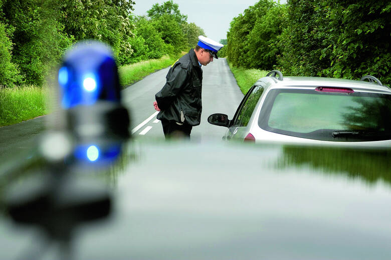 Mit 1. tylko policja podczas kontroli drogowej może sprawdzić ubezpieczenie OCTo mit. Od ponad roku brak OC. może wykryć bez kontroli drogowej  system