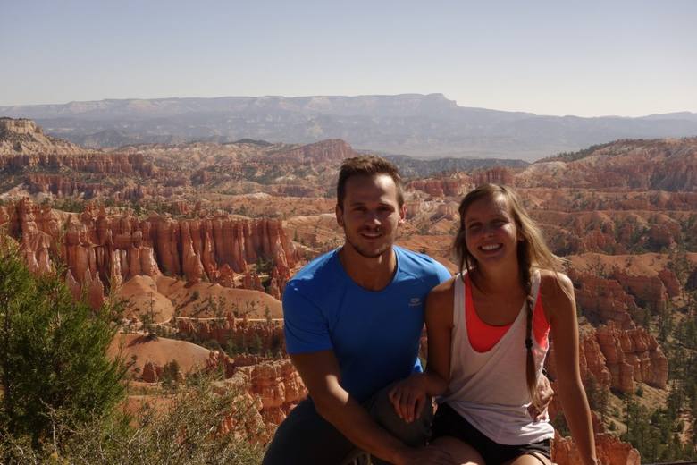 Marta i Mateusz prowadzą swoje konta na portalach Facebook i Youtube. Można ich znaleźć pod nazwą Globe Throttle. Po świecie podróżują od lat. Byli m. in. w Bryce Canyon i Death Valley w USA, w Nowym Jorku i na Hawajach