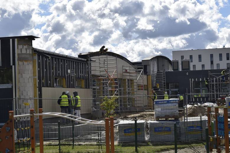 Trwa budowa Przedszkola nr 3 przy ul. Kopernika. Obiekt ma być gotowy do końca października. Po starych budynkach przedszkola nie pozostał ślad, ale utrwaliliśmy je na zdjęciach. Przypomnijmy sobie, jak wyglądały.