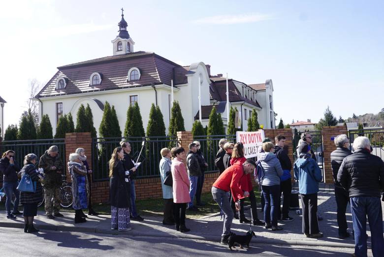 W Puszczykowie i w Poznaniu, gdzie zakon chrystusowców ma swoje siedziby, organizowano manifestacje wzywające Kościół do wycofania kasacji. Prawnicy