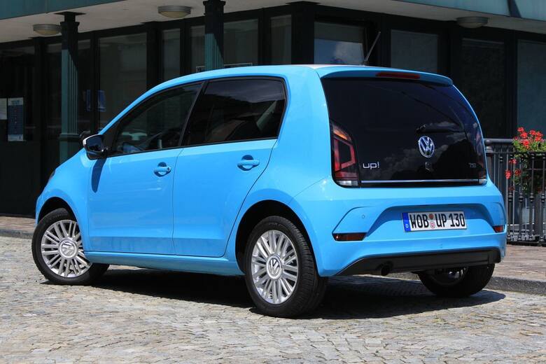 Volkswagen up! W kwestii silników Volkswagen wykazał dużo większą inicjatywę. Proponuje dwa silniki wolnossące 1.0 (60 lub 75 KM), a od ostatniej modernizacji