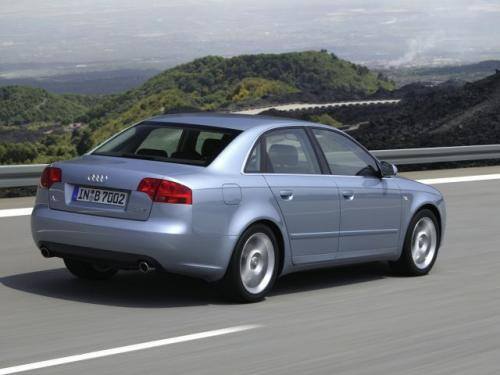 Fot. Audi: Audi napędzane silnikiem benzynowym 2 l /130 KM z bezstopniową skrzynią biegów to żwawe auto o dobrych własnościach jezdnych.