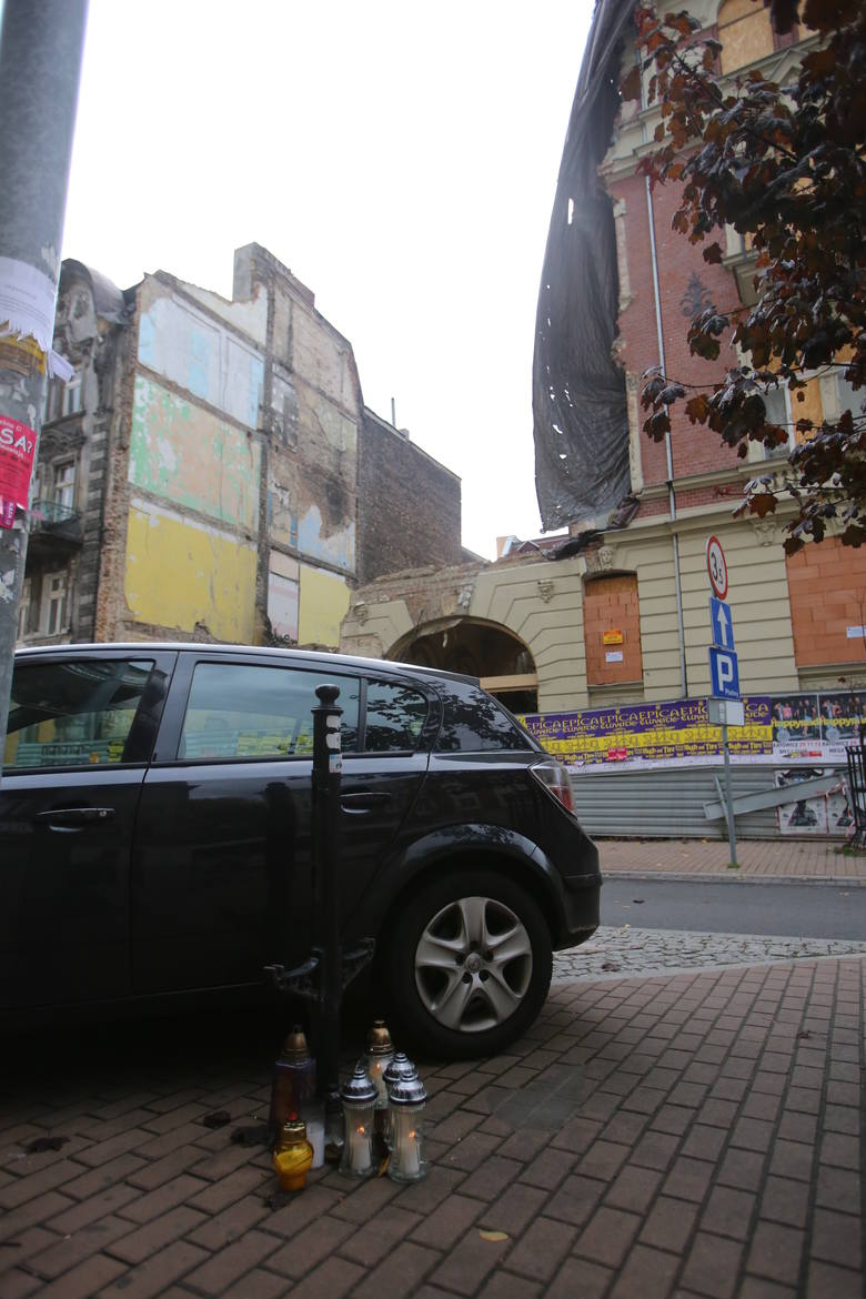 Rok po wybuchu przy Chopina w Katowicach. Znicze stoją przed kamienicą