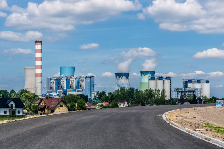 Wykonano już około 95 proc. planowanej długości dróg, trwa budowa ronda włączającego nowo powstałą trasę do istniejącego ciągu drogi nr 454 (kierunek Opole - Namysłów). 