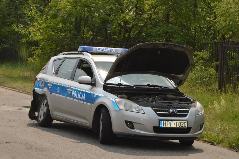 Policyjny pościg w Łowiczu. 31-latek dźgnął matkę nożem i uciekł. Staranował tirem radiowóz. Policjanci strzelali