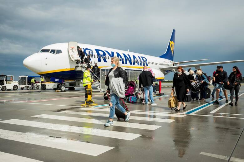 Ryanair jest drugim najczęściej wybieranym przez polskich podróżnych przewoźnikiem. Tania linia lotnicza odpowiada za prawie 23% wylotów z Polski w 2022