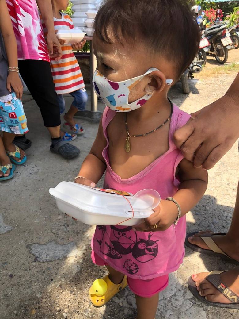 Chłopak z Podkarpacia pomaga ludziom w dalekiej Tajlandii