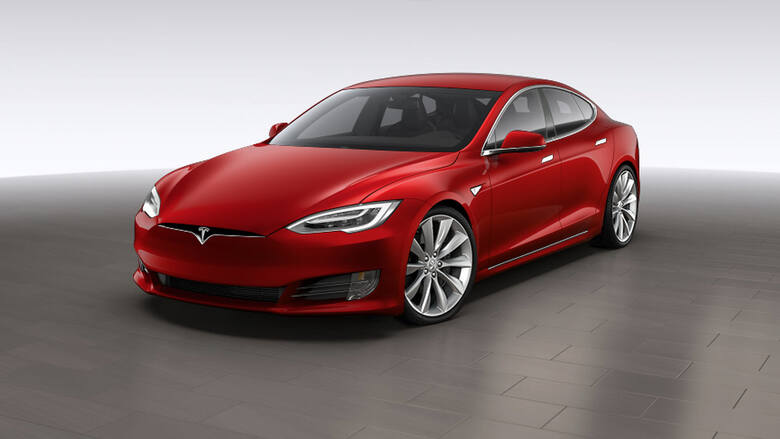 Tesla Model S Liftback dzięki modernizacji upodobnił się do oferowanego Modelu 3 i Modelu X. Zdecydowano się na rezygnację z atrapy chłodnicy, a reflektory