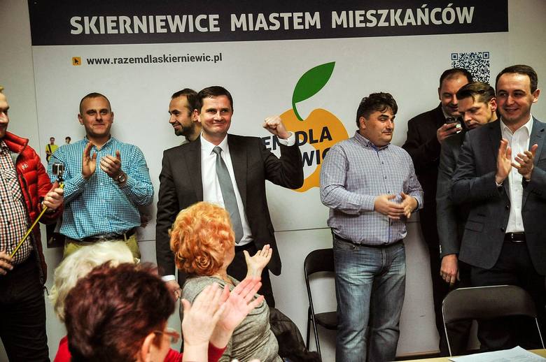 Entuzjazm w sztabie wyborczym Krzysztofa Jażdżyka [ZDJĘCIA]