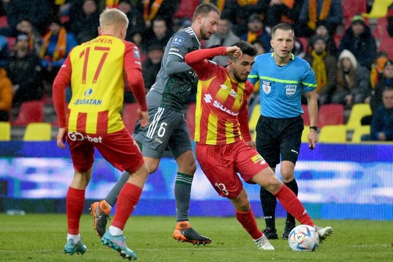 Pomocnik Korony Kielce Ronaldo Deaconu jest w kręgu zainteresowań Dinamo Bukareszt, ale do kieleckiego klubu nie wpłynęła żadna oferta