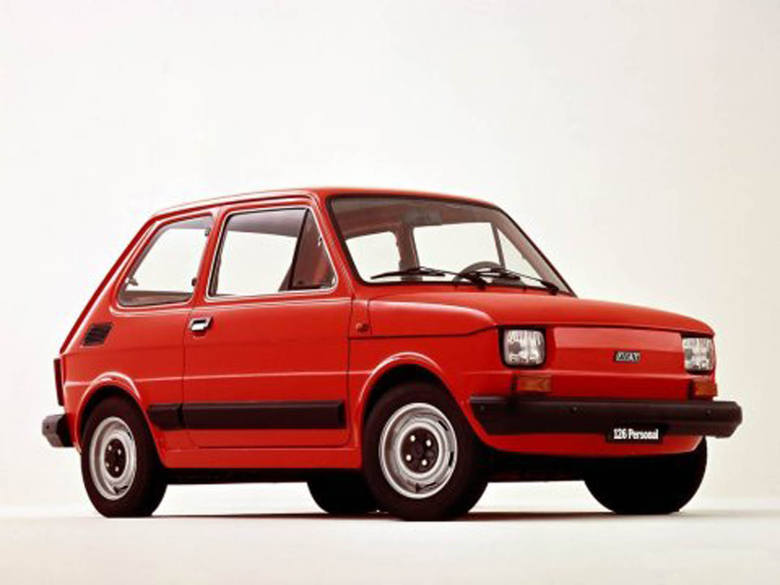 Fiat 126p 650W 1977 r. mały Fiat dostał silnik o pojemności650 cm3. Wprowadzono alternatorw miejsce prądnicy i hamulce o większejśrednicy bębnów, które