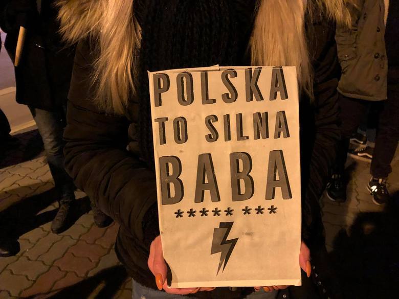 Strajk Kobiet przed siedziba PiS w Rzeszowie.