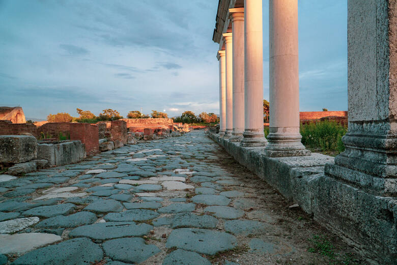 Via Appia to wymarzona trasa na wycieczkę po współczesnych Włoszech śladem zabytków starożytnej Italii.