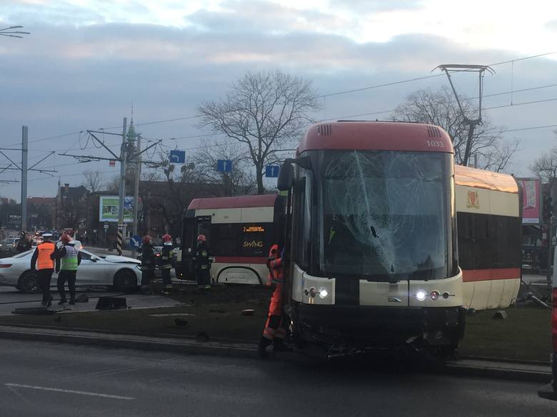 Wykolejenie tramwaju w Gdańsku. Tramwaj wypadł z torów na Błędniku, 20 lutego 2018 (20.02.2018)