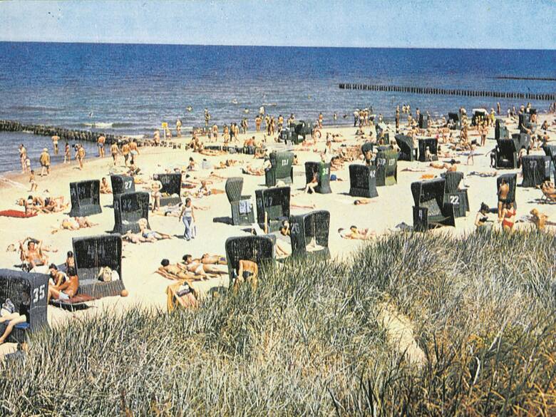 Plaża w Mielnie, za wiklinowe kosze trzeba było płacić