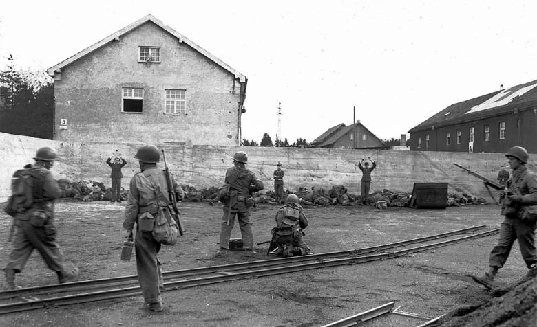 Gdy amerykańscy żołnierze wyzwolili Dachau i przekonali się o skali okrucieństwa  Niemców, sprawiedliwość wymierzyli na miejscu
