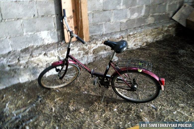 Ukradł rower sprzed Urzędu Gminy we Włoszczowie. Nagrała go kamera monitoringu. Zobacz zapis