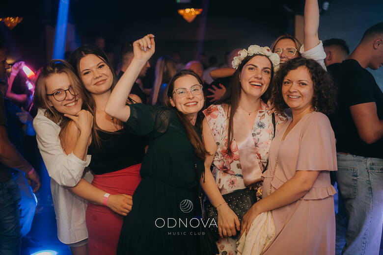 Wakacyjna impreza w klubie Odnova