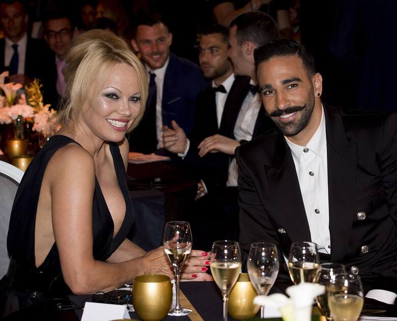 Pamela Anderson i Adil Rami podczas kolacji w restauracji
