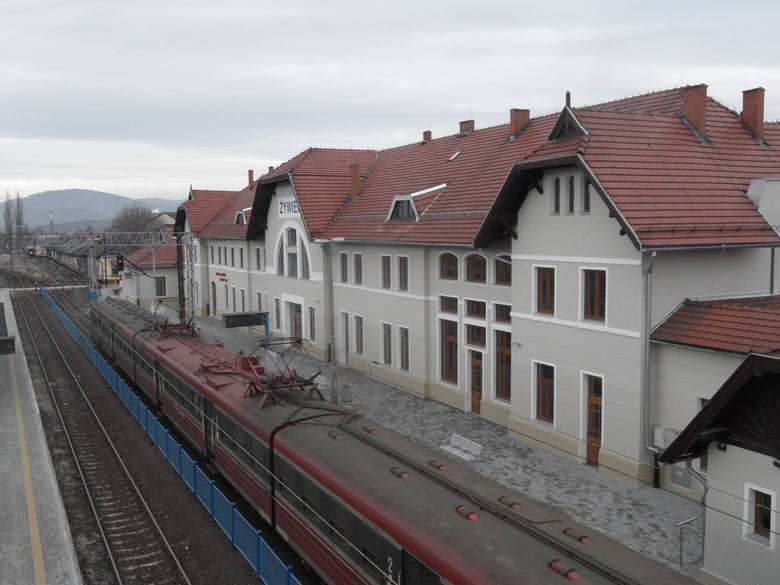 Wyremontowano także dworzec w Żywcu, który zyskał m.in. nową elewację.