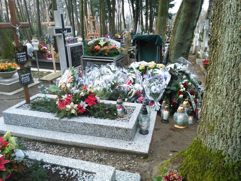 W czasie organizacji pogrzebu został rozkopany grób Stanisława Gajewskiego, który nie był krewnym żałobników. Ta pomyłka sprawiła przykrość rodzinie żegnającej swojego bliskiego 