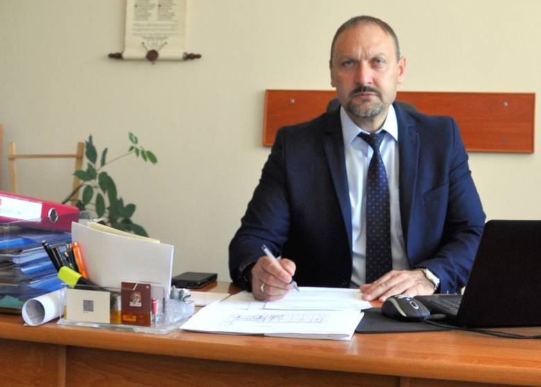 Nowy dyrektor Grzegorz Lasak stara się zmniejszyć zadłużenie placówki. Kredyt pozwoli na spłacenie zobowiązań wymagalnych.