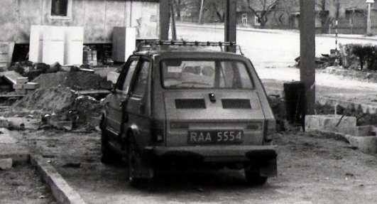 Takie modele to już absolutna rzadkość. Samochody na ulicach Starachowic w latach 70-tych. Zobacz zdjęcia