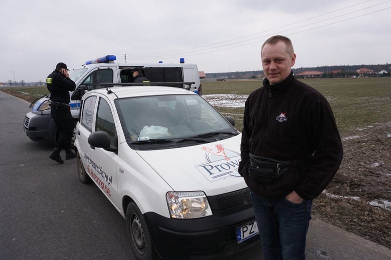 Damian Nawrocki, nim wjechał do wsi, został zatrzymany przez policję. Wjeżdżać mogą tylko mieszkańcy Bolesławca