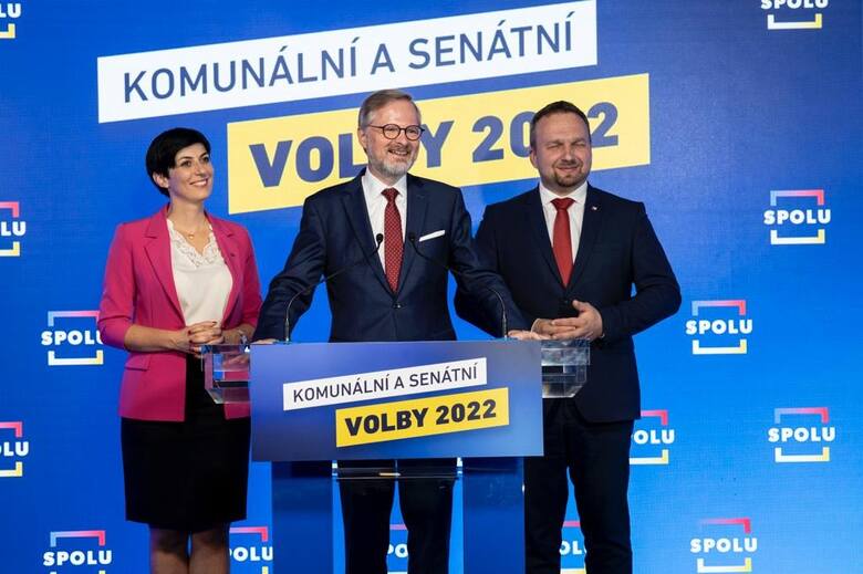 W wyborach parlamentarnych w Czechach wygrała centroprawica. Premierem został Petr Fiala (w środku).