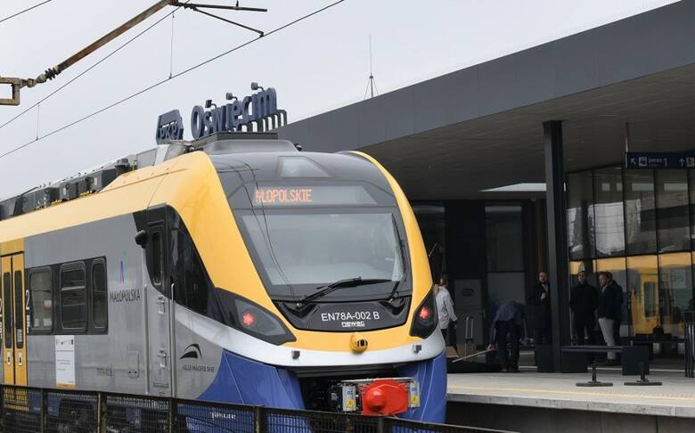 Liczba pasażerów korzystających z połączeń pociągami Kolei Małopolskich ze stacji w Oświęcimiu w ostatnich miesiącach szybko rośnie