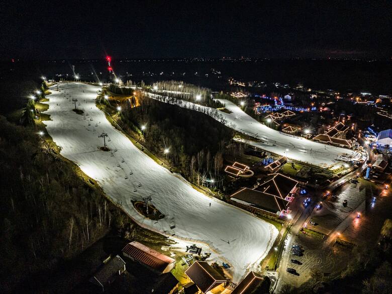 Zachwycająca Szwajcaria Bałtowska! Tak kurort narciarski i wioska świętego Mikołaja prezentują się na zdjęciach z drona
