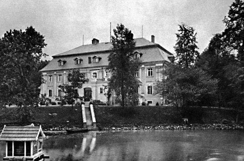Pałac w Bagnie w 1908 roku, gdy był jeszcze własnością przemysłowca Eduarda Büsinga 