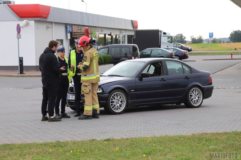 Policjanci pracujący na miejscu ukarali kierowcę z BMW mandatem karnym 1500 zł i 10 pkt.