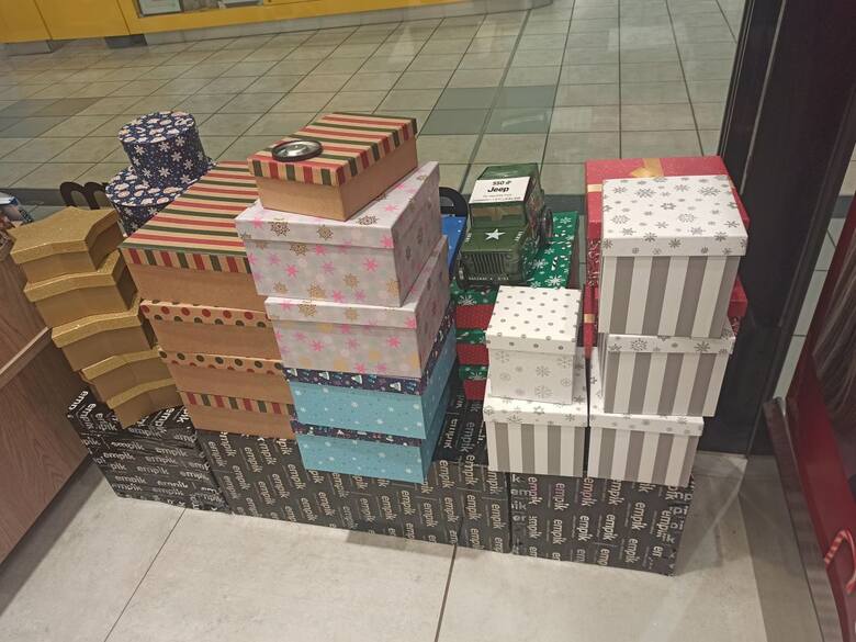Pakowanie prezentów. Gdzie i za ile w Łodzi można zapakować prezenty świąteczne? Boże Narodzenie 2021