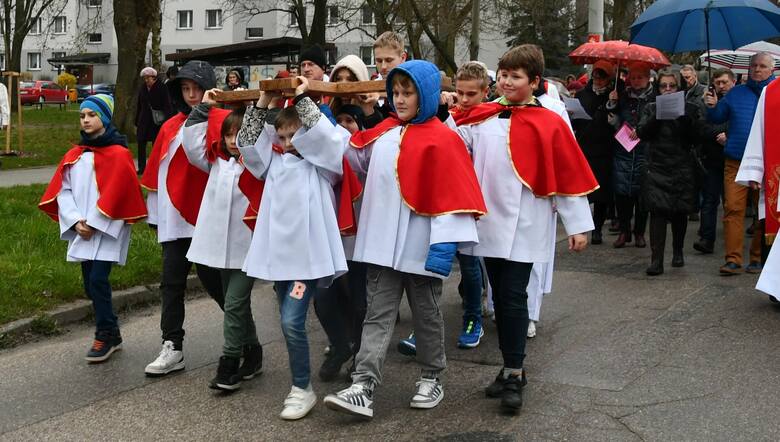 Droga Krzyżowa przeszła ulicami Barwinka. Zorganizowała ją parafia świętego Stanisława w Kielcach. Wzięły w niej udział setki osób