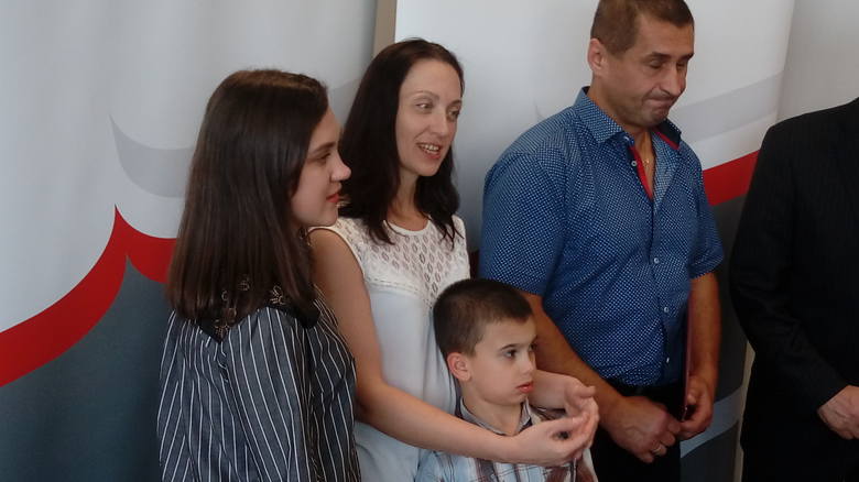- Bohaterem jestem dla mojego syna, to całkiem wystarczy - mówił dziś na konferencji prasowej w Gorzowie 48-letni Andrej Sirowatskyi. Żona i córka podkreślały: - To dzielny człowiek, zawsze i każdemu chętny do pomocy. Jest naszym bohaterem od zawsze. 