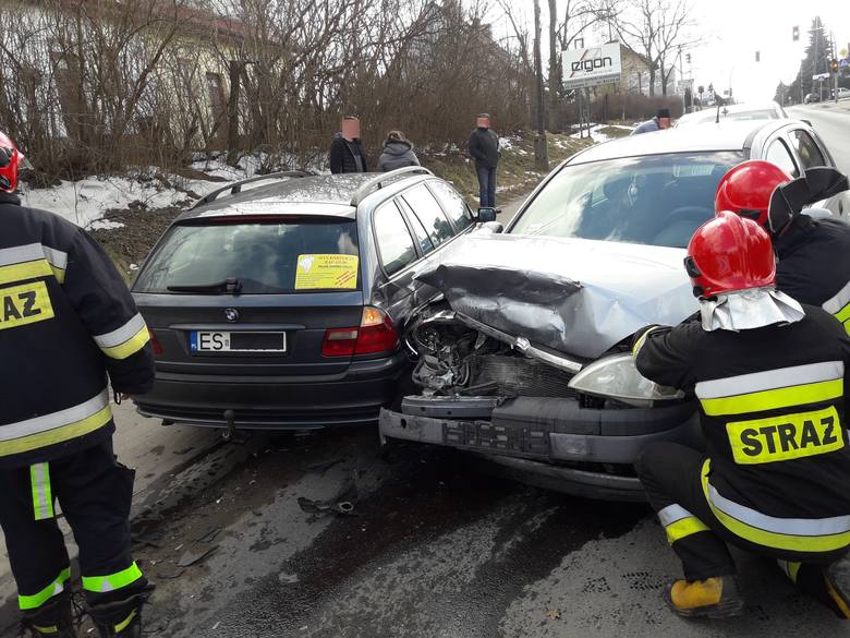 Wypadek na osiedlu Zadębie w Skierniewicach. Mężczyzna zasłabł za kierownicą