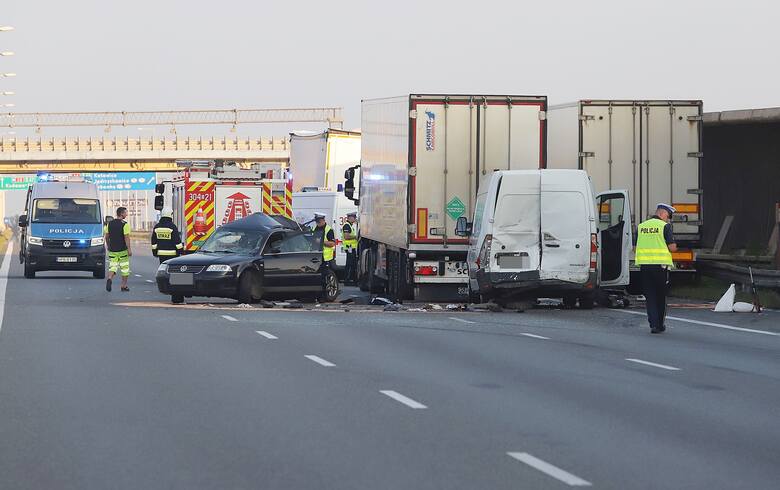 (10.06.2024) Wypadek na Autostradowej Obwodnicy Wrocławia. W karambolu udział brało łącznie sześć samochodów. Cztery osoby zostały ranne.
