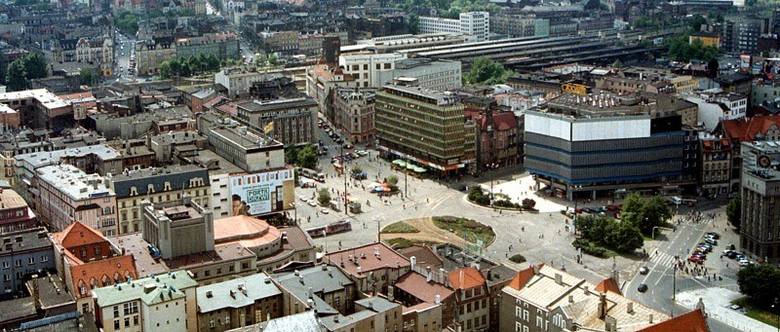 Dopiero w 2006 r. rozstrzygnięto konkurs na koncepcję architektoniczno-urbanistyczną centrum Katowic, konkurs wygrał architekt Tomasz Koniec, ale jego pomysł trafił do szuflady i choć był jeszcze wielokrotnie dyskutowany, nie doczekał się realizacji. 
