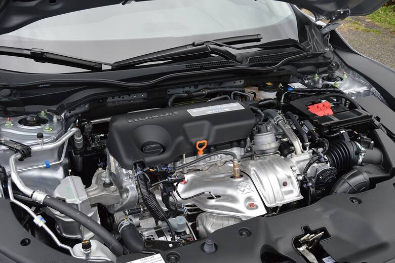 Honda Civic Honda uzupełnia ofertę silnikową w modelu Civic o jednostkę wysokoprężną 1,6 o mocy 120 KM. W tej wersji auto na polskim rynku pojawi się