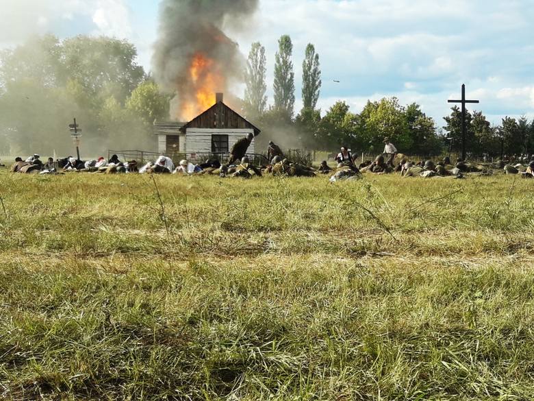 Członkowie SH im. 10 PP w Łowiczu wzięli udział w inscenizacji walk kończących bitwę nad Bzurą [ZDJĘCIA]