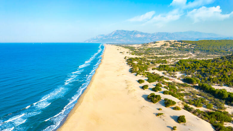 Patara to najdłuższa plaża w Turcji, ciągnie się na przestrzeni aż 18 km.