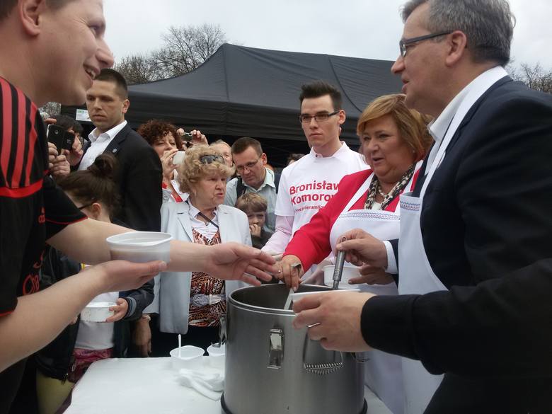 Prezydent Komorowski gotował śląski żur w Parku Śląskim