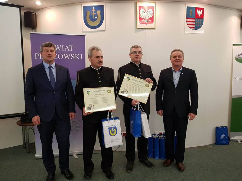 Na zdjęciu: Zbigniew Kierkowski, starosta pińczowski, Leszek Irla, Sławomir Gębka i Włodzimierz Badurak, burmistrz Pińczowa.