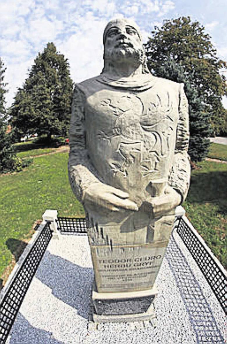 Pomnik fundatora opactwa cystersów w Szczyrzycu - Teodora  Cedro herbu Gryf - stanął na skwerze nieopodal klasztoru
