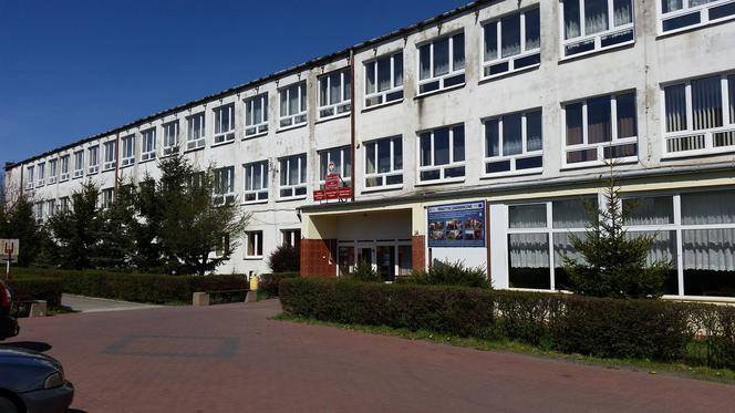 Do alarmu bombowego doszło między innymi w Zespole Szkół Zawodowych numer 3 w Starachowicach przy ulicy Szkolnej.