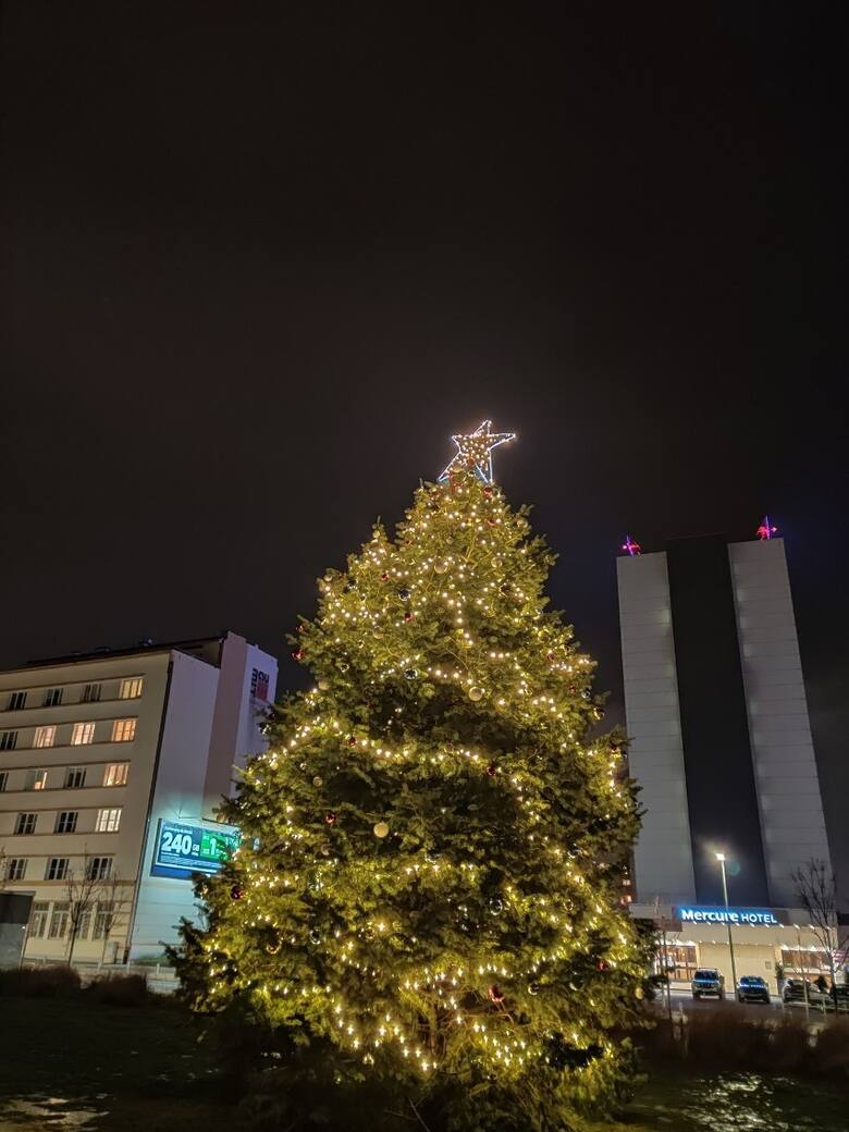 Choć Gdynia zainwestowała w świąteczne iluminacje i jak co roku rozświetli deptak prowadzący do portu, zostaną one rozmontowane nieco wcześniej, bo 2